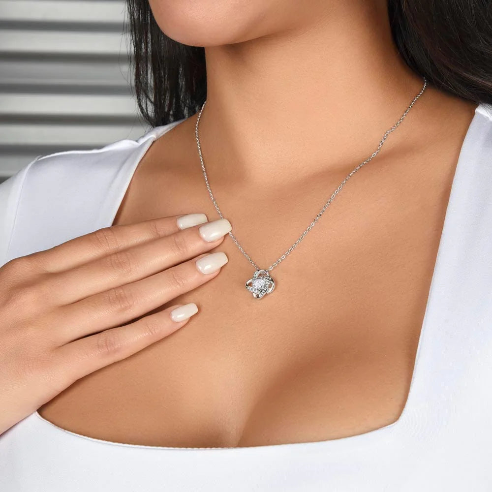Four-leaf clover necklace hollow light luxury niche design Valentine's Day Mother's Day gift clavicle chain gift box set