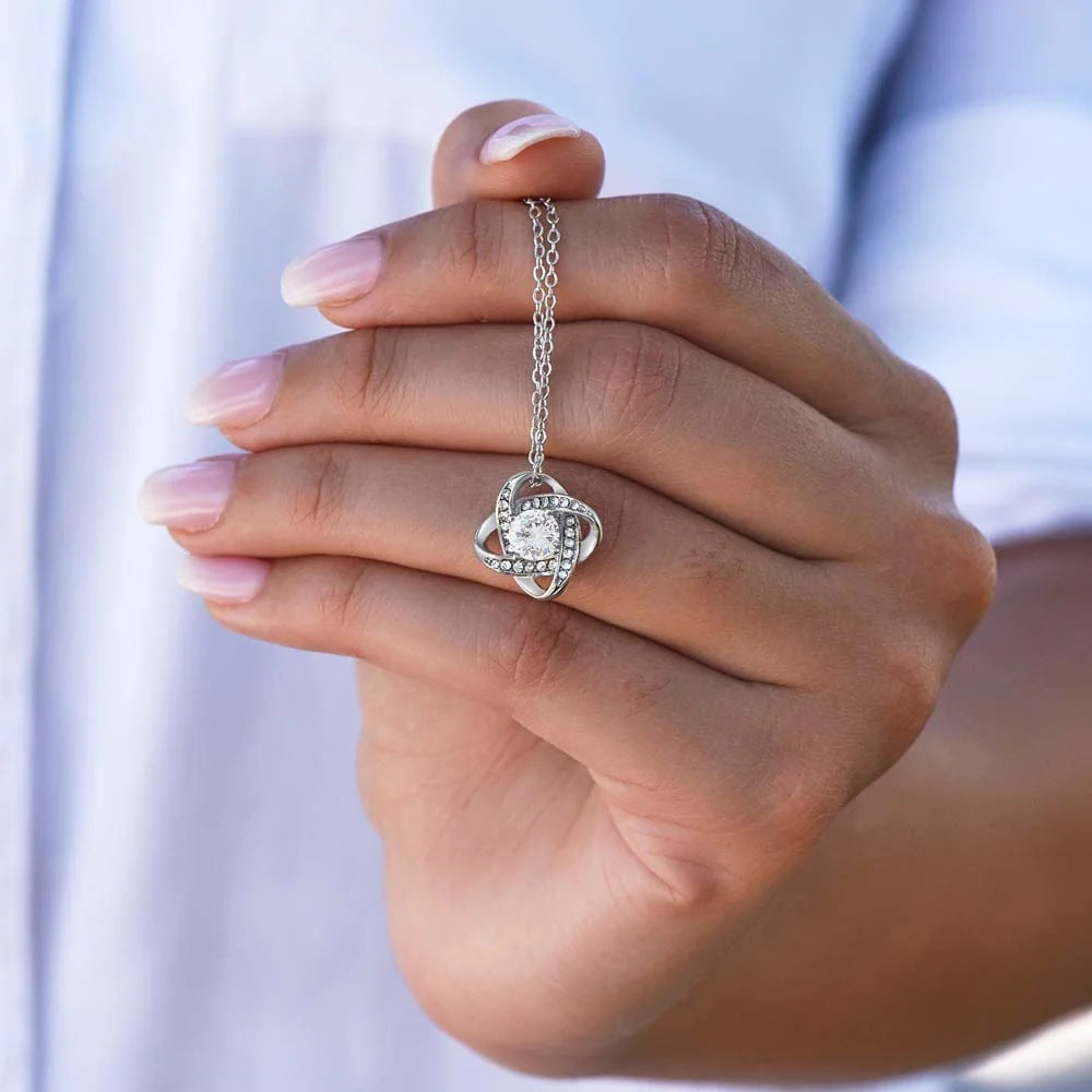 Four-leaf clover necklace hollow light luxury niche design Valentine's Day Mother's Day gift clavicle chain gift box set